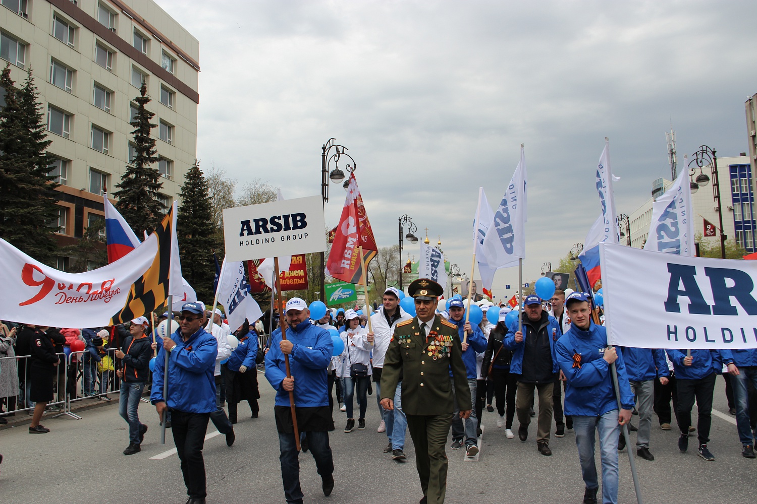 Сотрудники Холдинга «АРСИБ» в полном  составе вышли на Парад Победы